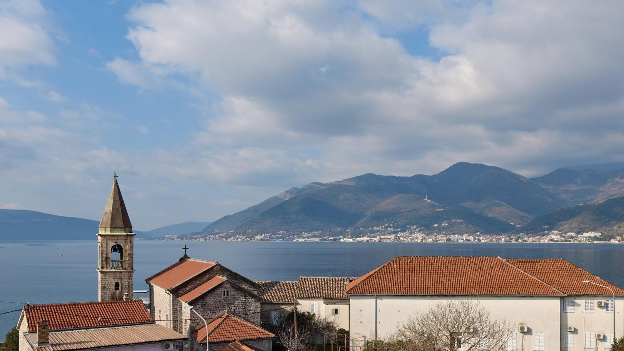 Bayview Apartments Tivat Montenegro Esterno foto