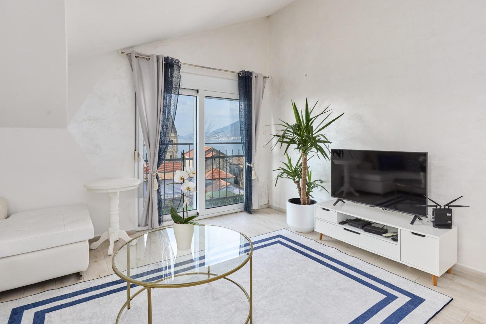 Bayview Apartments Tivat Montenegro Esterno foto