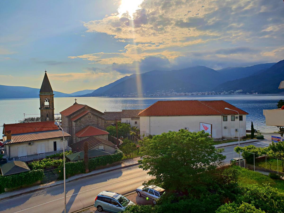 Bayview Apartments Tivat Montenegro Esterno foto