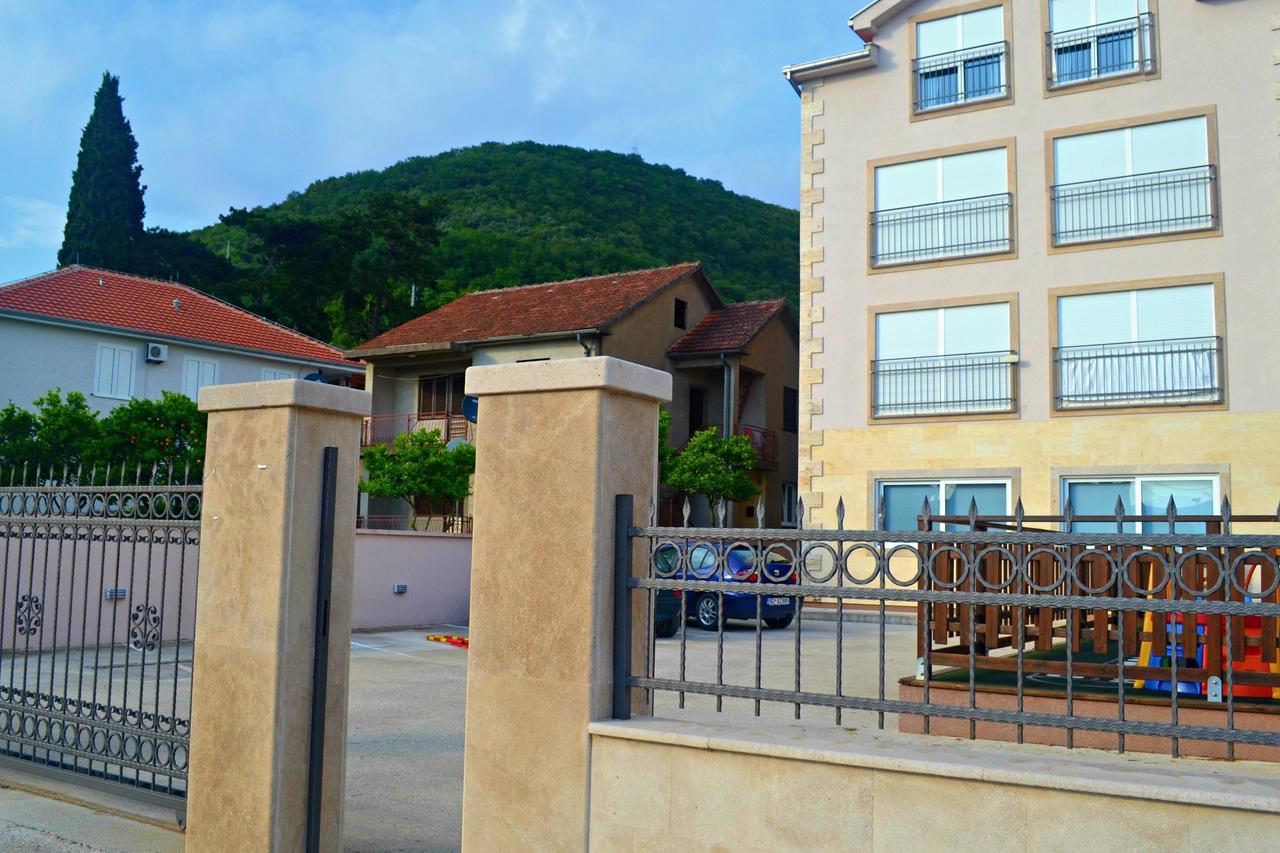 Bayview Apartments Tivat Montenegro Esterno foto