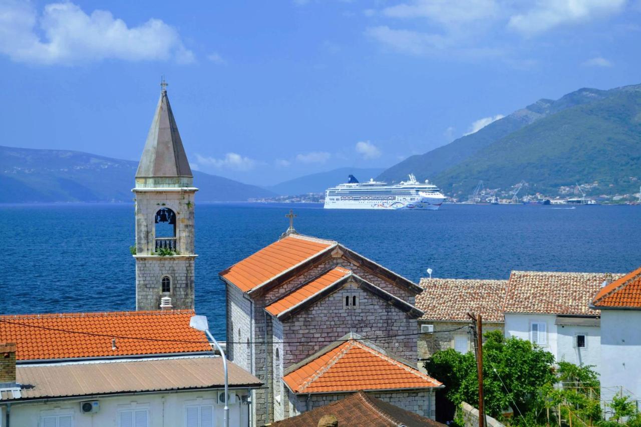 Bayview Apartments Tivat Montenegro Esterno foto
