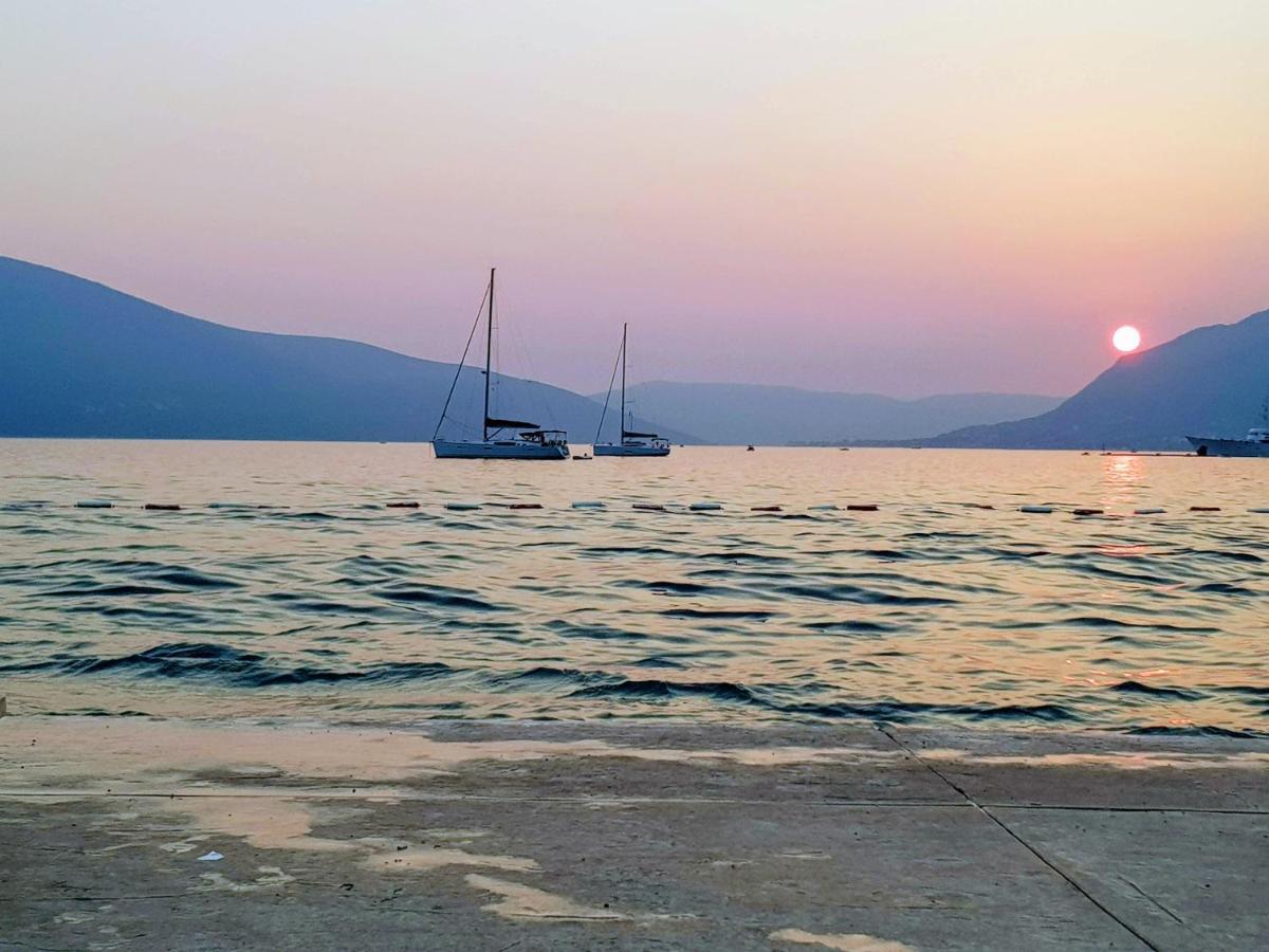 Bayview Apartments Tivat Montenegro Esterno foto